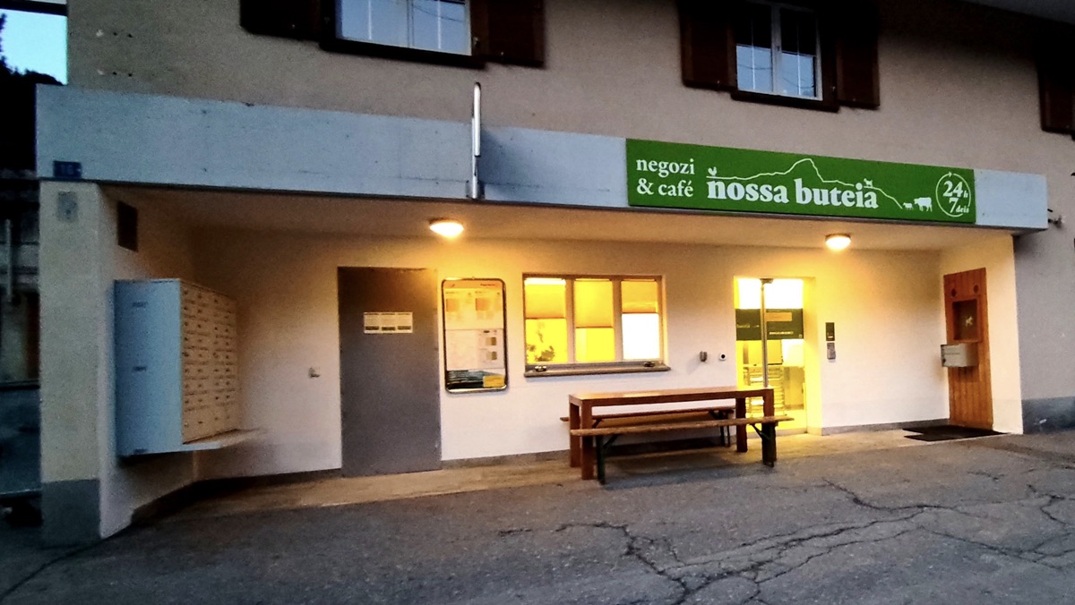 Nossa Buteia in Sur – der Laden von aussen